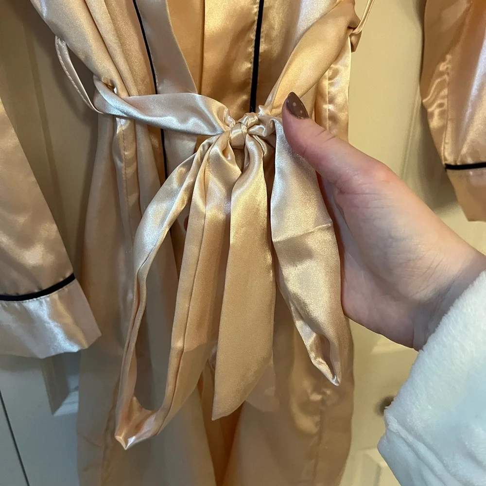 Pink Robe Size XL - Picture 4 of 11